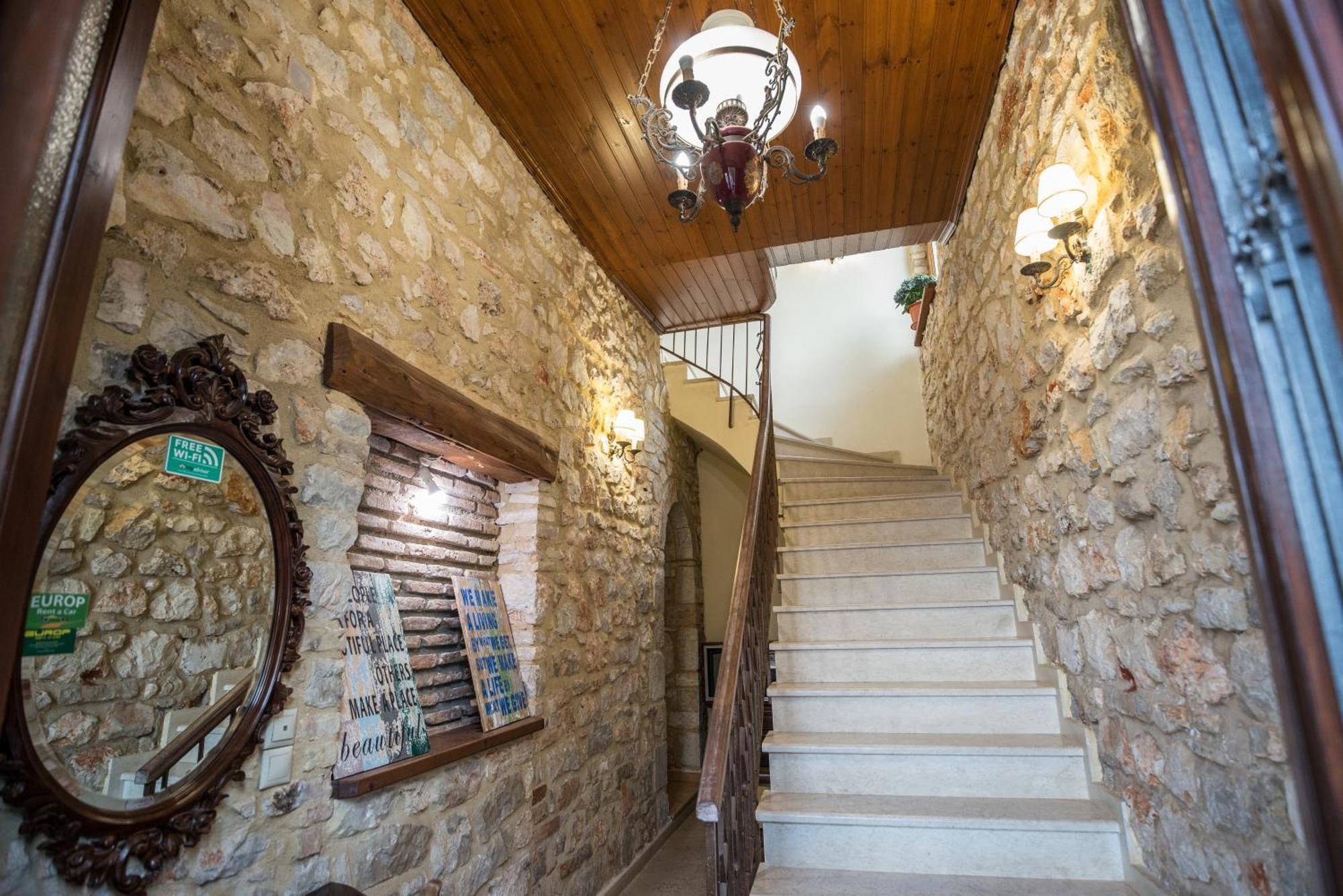 Seafront Stone Suites Воница Экстерьер фото