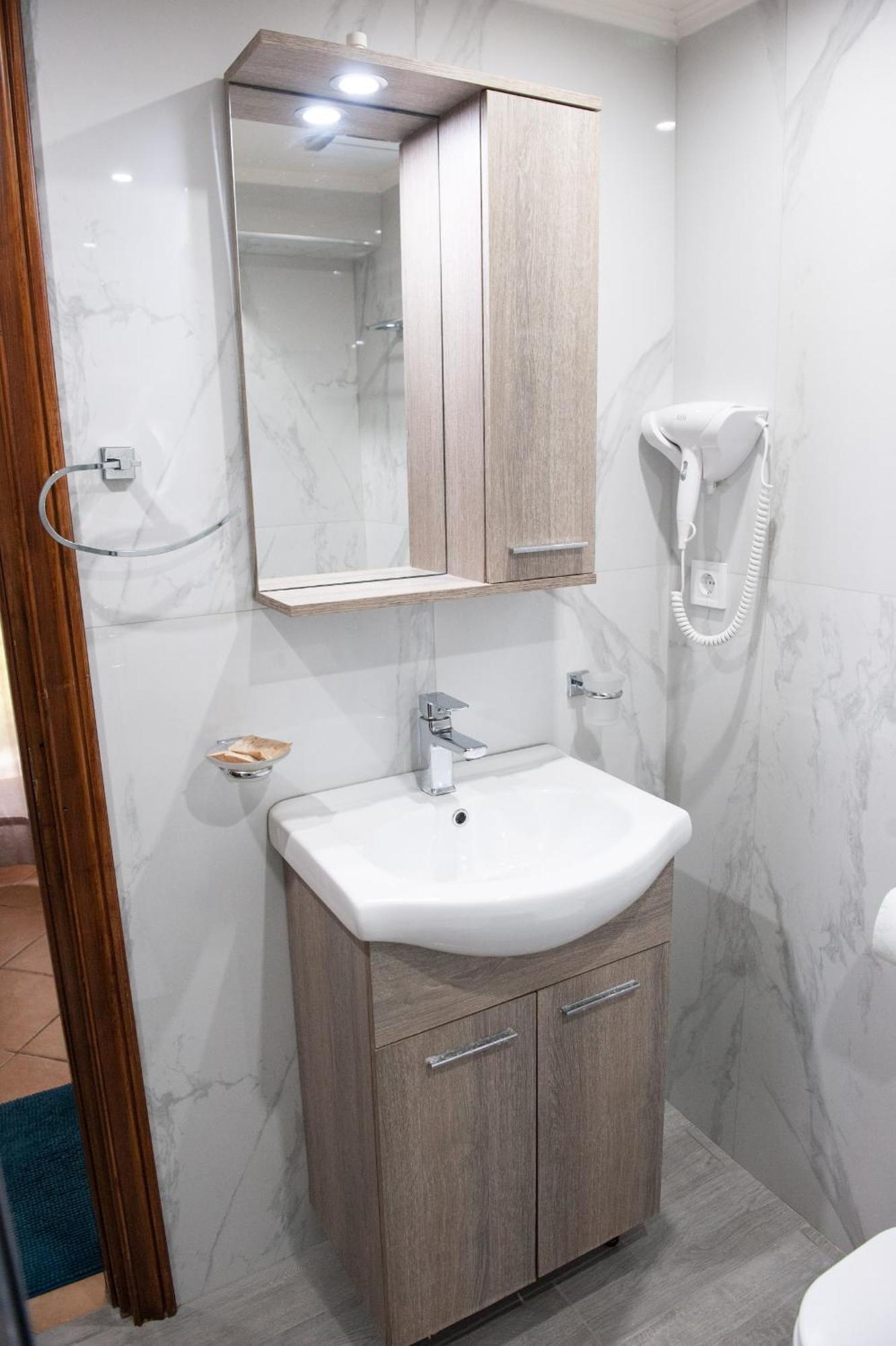 Seafront Stone Suites Воница Экстерьер фото