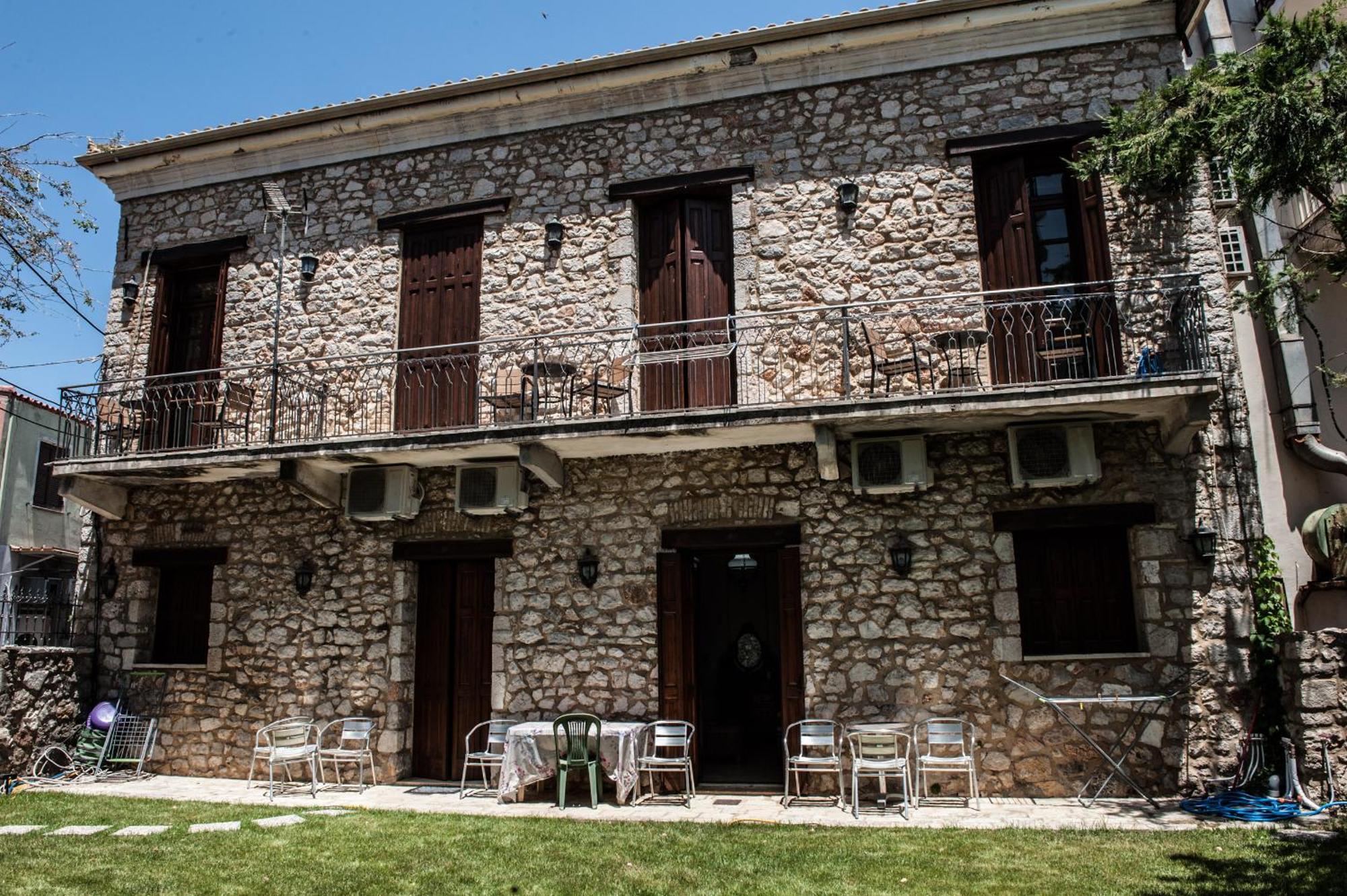 Seafront Stone Suites Воница Экстерьер фото