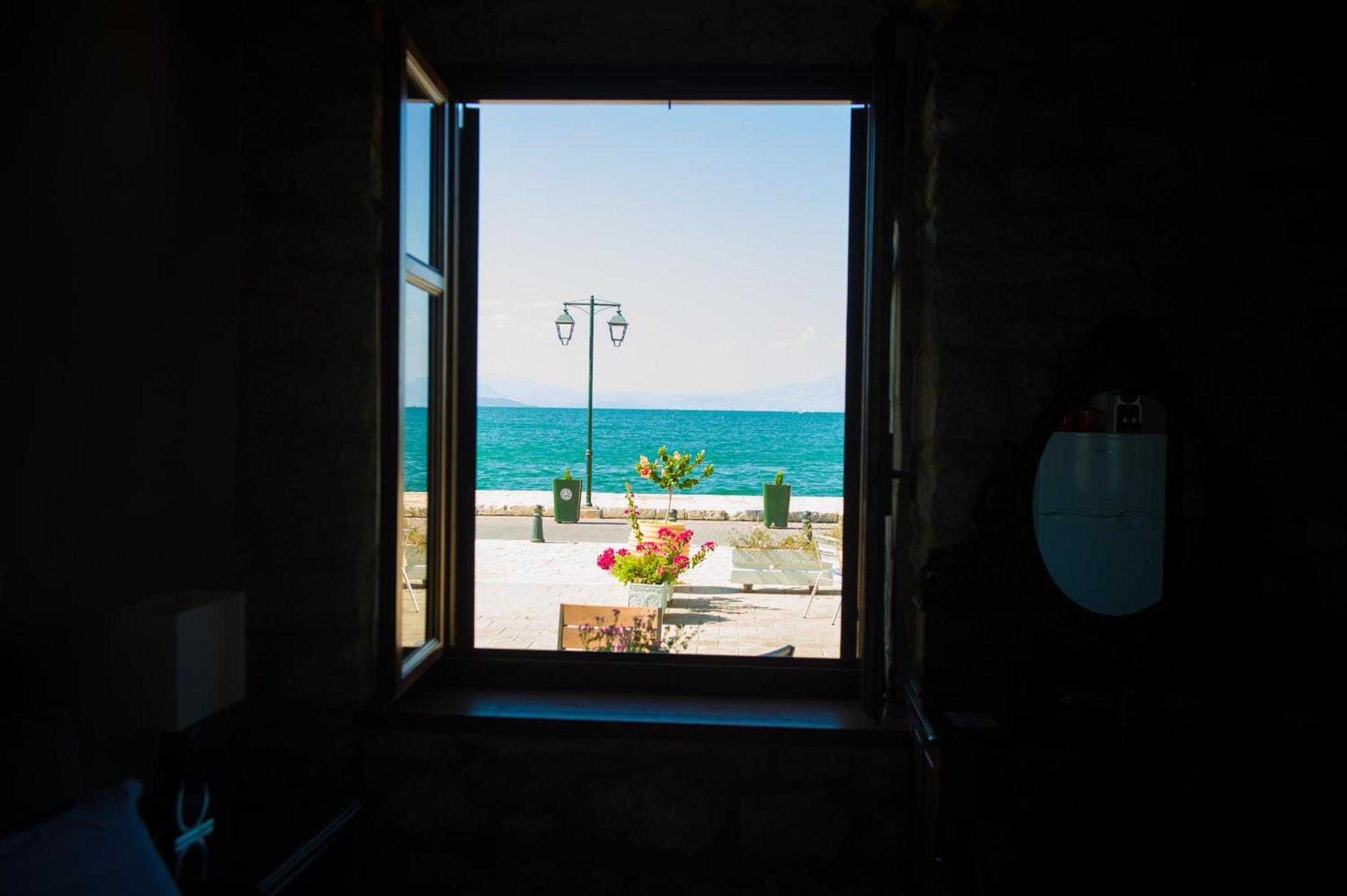 Seafront Stone Suites Воница Экстерьер фото